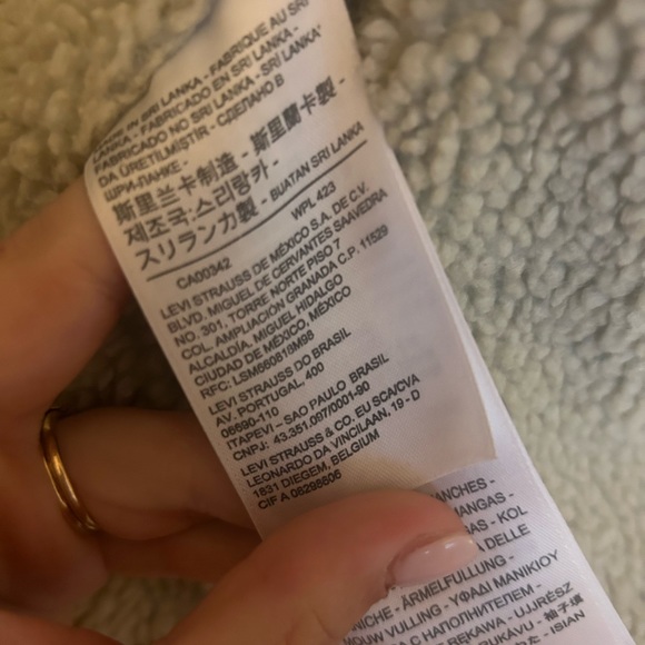 Levi’s Sherpa trucker jacket- women’s - Picture 9 of 9